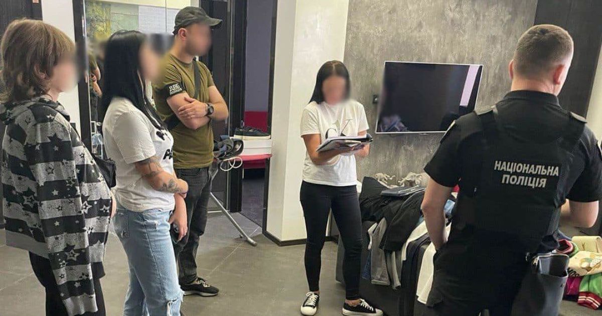 В Киевской области разоблачена группа из пяти сутенеров, на которых работали 20 женщин