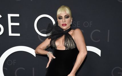 Леди Гага призналась, что из фильма "Дом Гуччи" вырезали ее секс с Сальмой Хайек