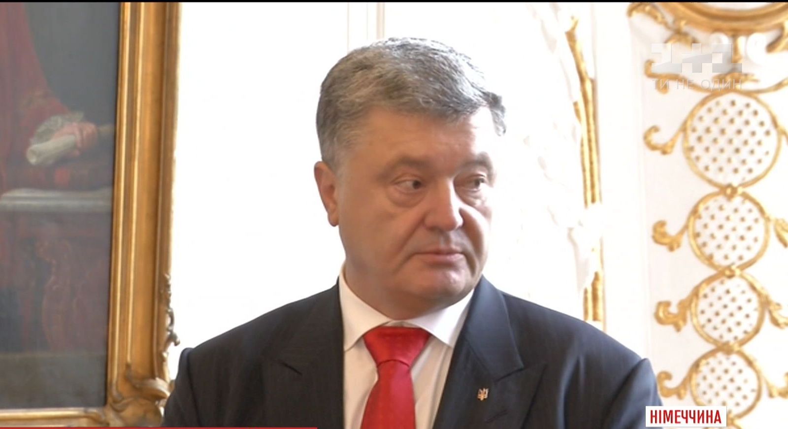 Порошенко обсудил с Меркель и Макроном санкции против России