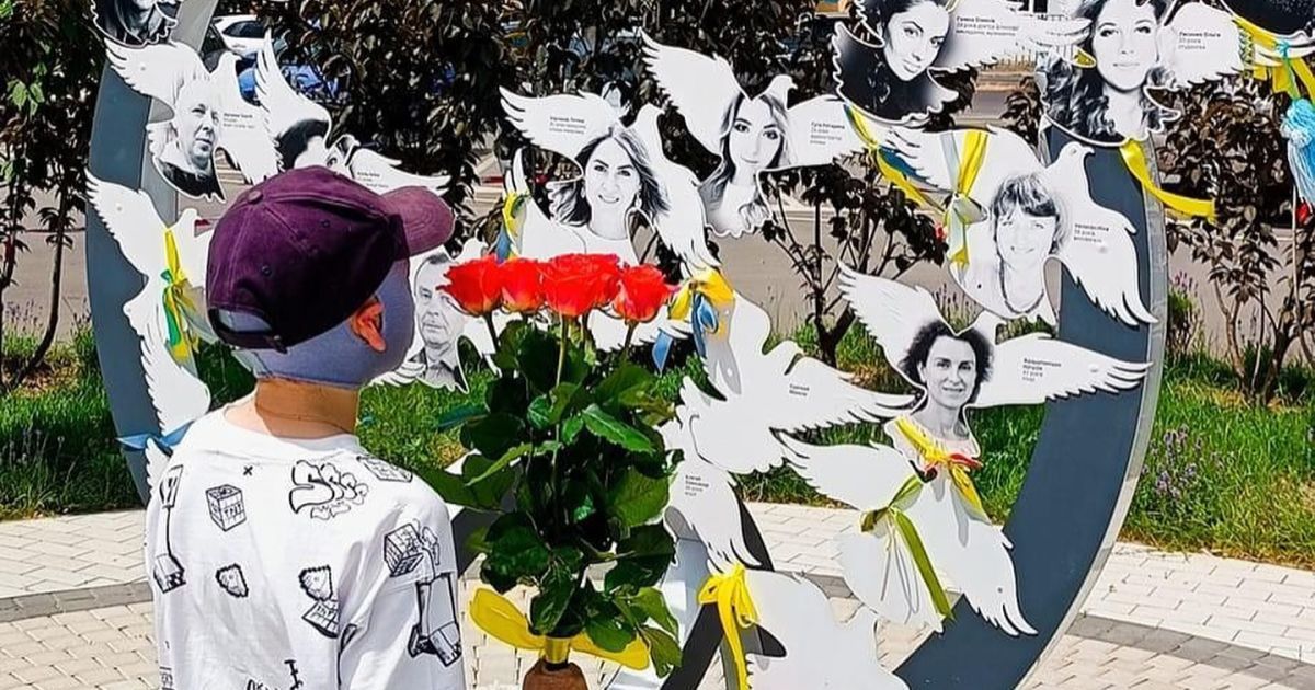 Роман Алексей на месте преступного теракта РФ/Фото Facebook Ярослав Алексей