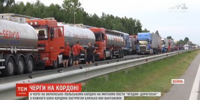 На украинско-польской границе в очередях застряли фуры