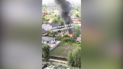 На Троєщині спалахнула пожежа – у небі стовп чорного диму