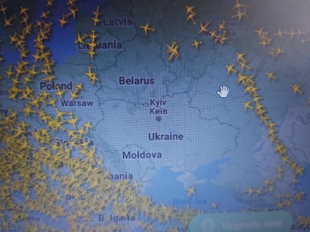 Літак у небі над Україною / © із соцмереж