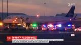 В Нью-Йорке полиция проверяла самолет, который потерял связь с диспетчерами