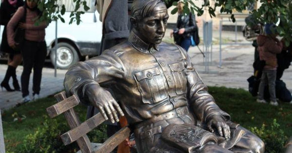 Во время открытия памятника Петлюре в Виннице устроили стрельбу