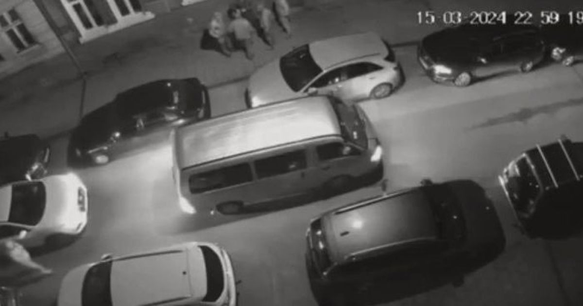 Силовое задержание волонтера во Львове/Скриншот с видео