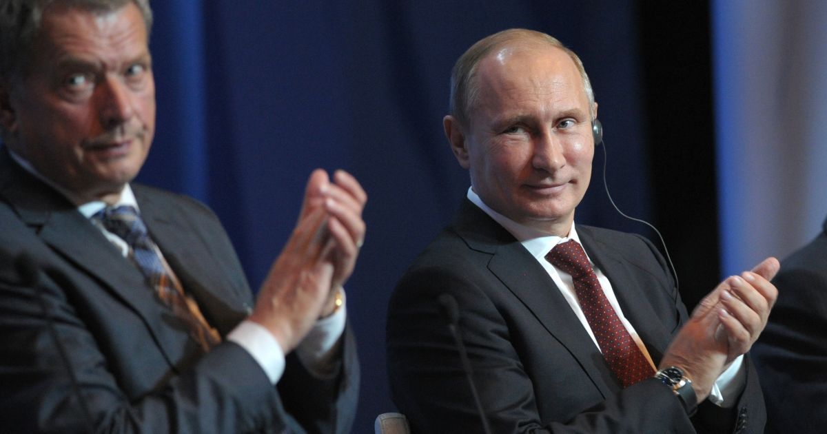 Президент Фінляндії вказав Путіну на необхідність діалогу для зниження напруженості на Донбасі