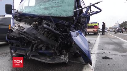 Лобовое ДТП произошло на столичном Броварском проспекте