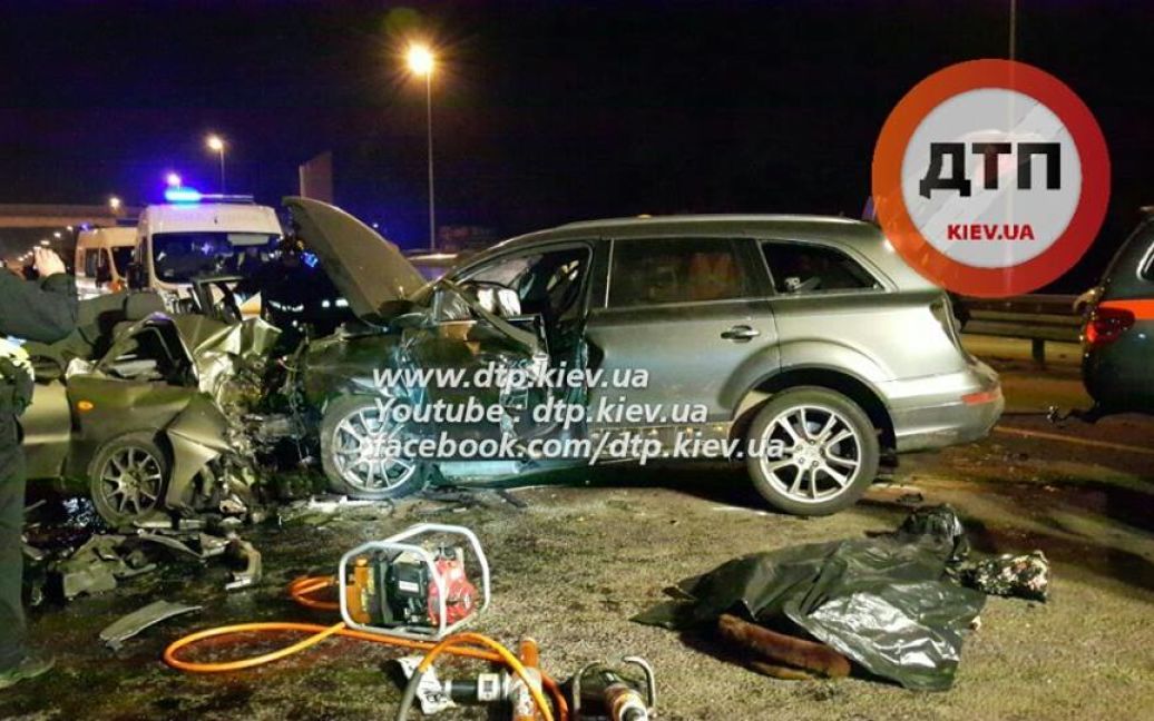 В результате лобового столкновения Audi Q7 и Daewoo Lanos погибли два человека. / © facebook.com/dtp.kiev.ua