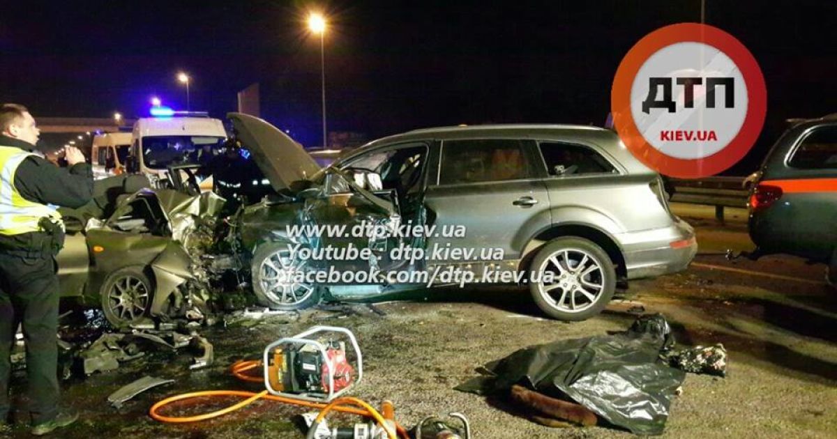 В результаті лобового зіткнення Audi Q7 і Daewoo Lanos загинули дві людини. / © facebook.com/dtp.kiev.ua