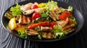 Теплий салат з куркою кабачком солодким перцем і помідорами