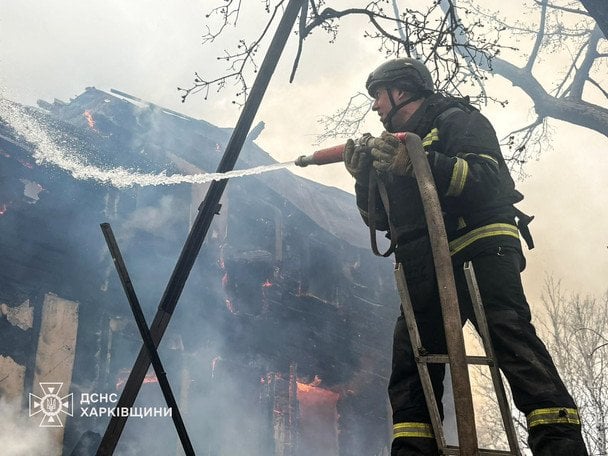 Історична пам’ятка у Великому Бурлуку постраждала від обстрілу БпЛА / © ДСНС