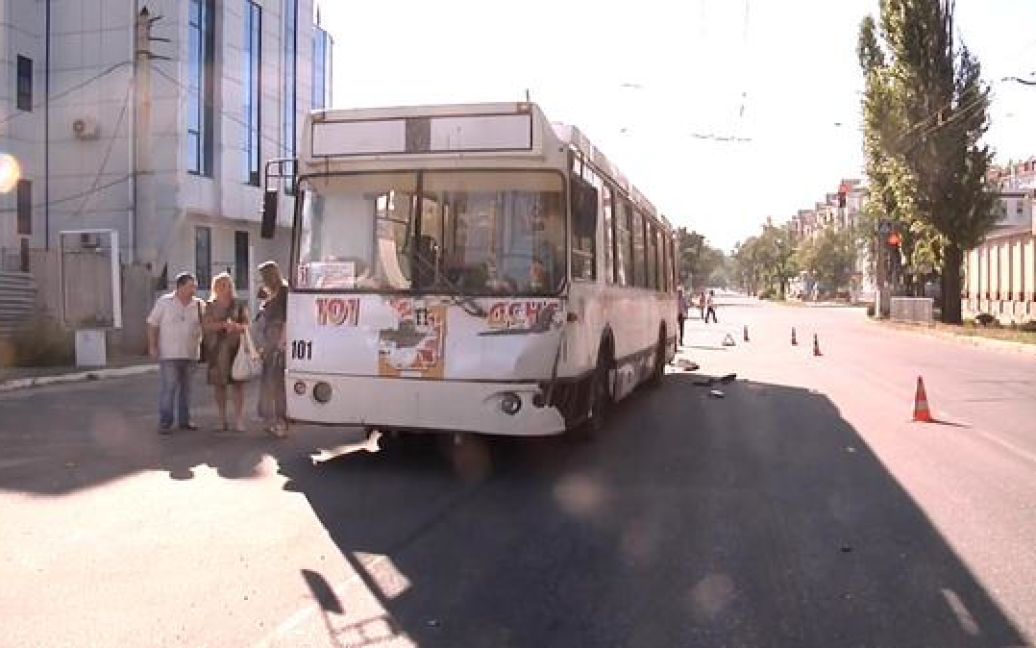В оккупированном Луганске троллейбус протаранил авто ОБСЕ / © twitter/@LUGANSK_TODAY