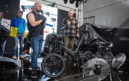 Велосипед, із якого Кличко впав у центрі Києва, продали за 350 тисяч гривень: куди підуть гроші