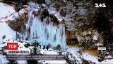 В Румынии туристы массово съезжаются полюбоваться замерзшими водопадами