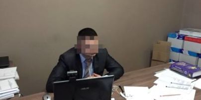 На Прикарпатье на взятке задержали одного из руководителей прокуратуры и его сообщницу