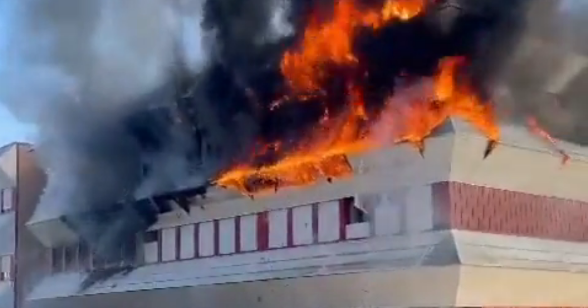 В Риме масштабно горела казарма карабинеров: есть пострадавший (видео)