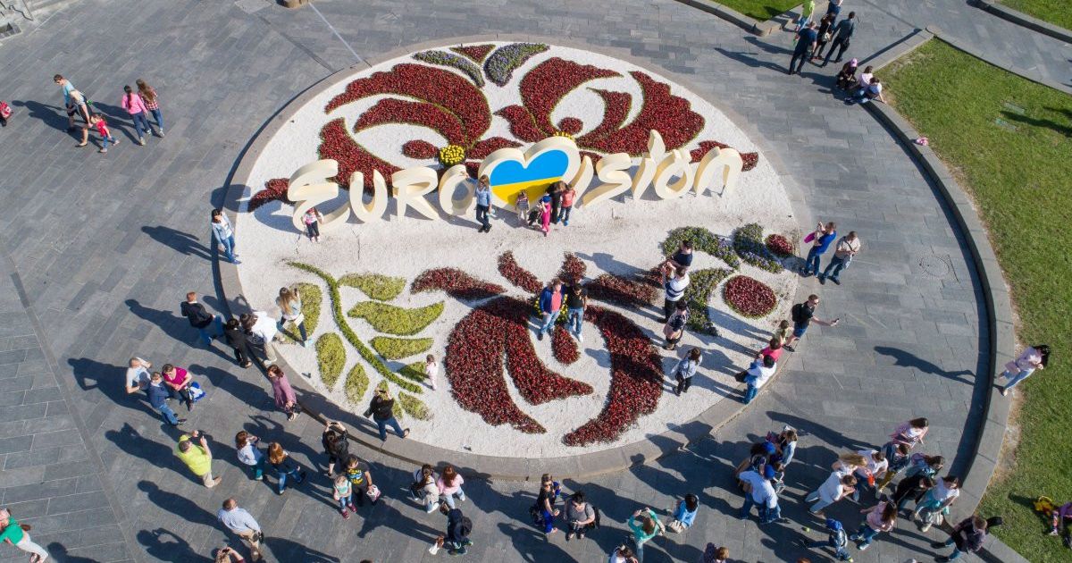 Відлуння "Євробачення": фан-зону на Хрещатику розбирають без страховок, а водії скаржаться на корки