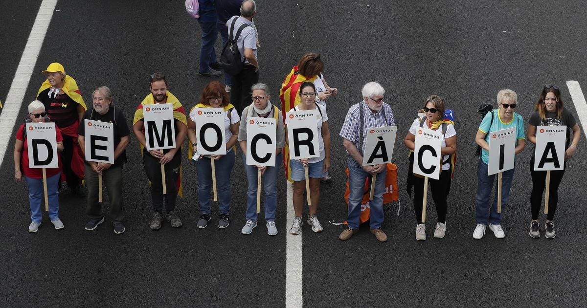 У Барселоні п'ятий день не вщухають протести: затримано 100 осіб