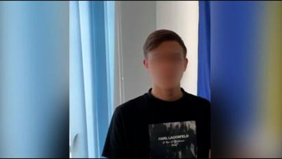 В Киеве спецслужбы задержали и заставили извиниться 16-летнего парня, который пел гимн РФ