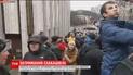 На столичной улице Костельной активисты окружили автобус с Саакашвили