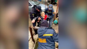 В Херсонской области пенсионер упал в колодец, спасая индюка