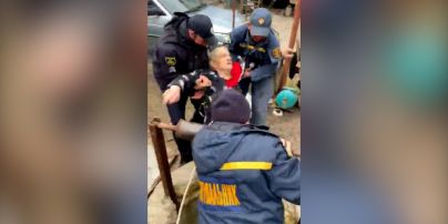 В Херсонской области пенсионер упал в колодец, спасая индюка