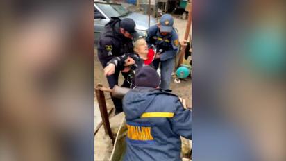 В Херсонской области пенсионер упал в колодец, спасая индюка