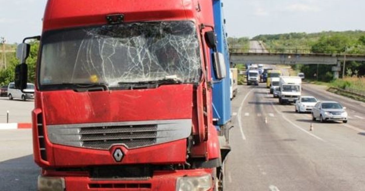 Две фуры загорелись после ДТП