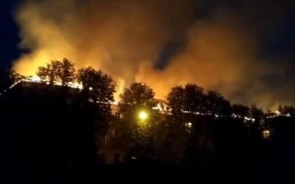 В Харькове из-за удара молнии масштабно загорелось здание Апелляционного админсуда