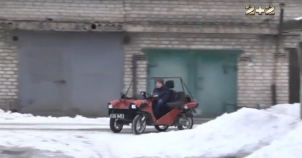В Кривом Роге дедушка и внук превратили два скутера в автомобиль