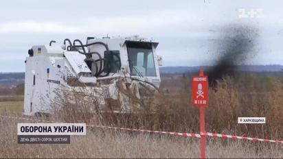 Сохранить жизнь саперов: машина для разминирования уничтожает мины на Харьковщине