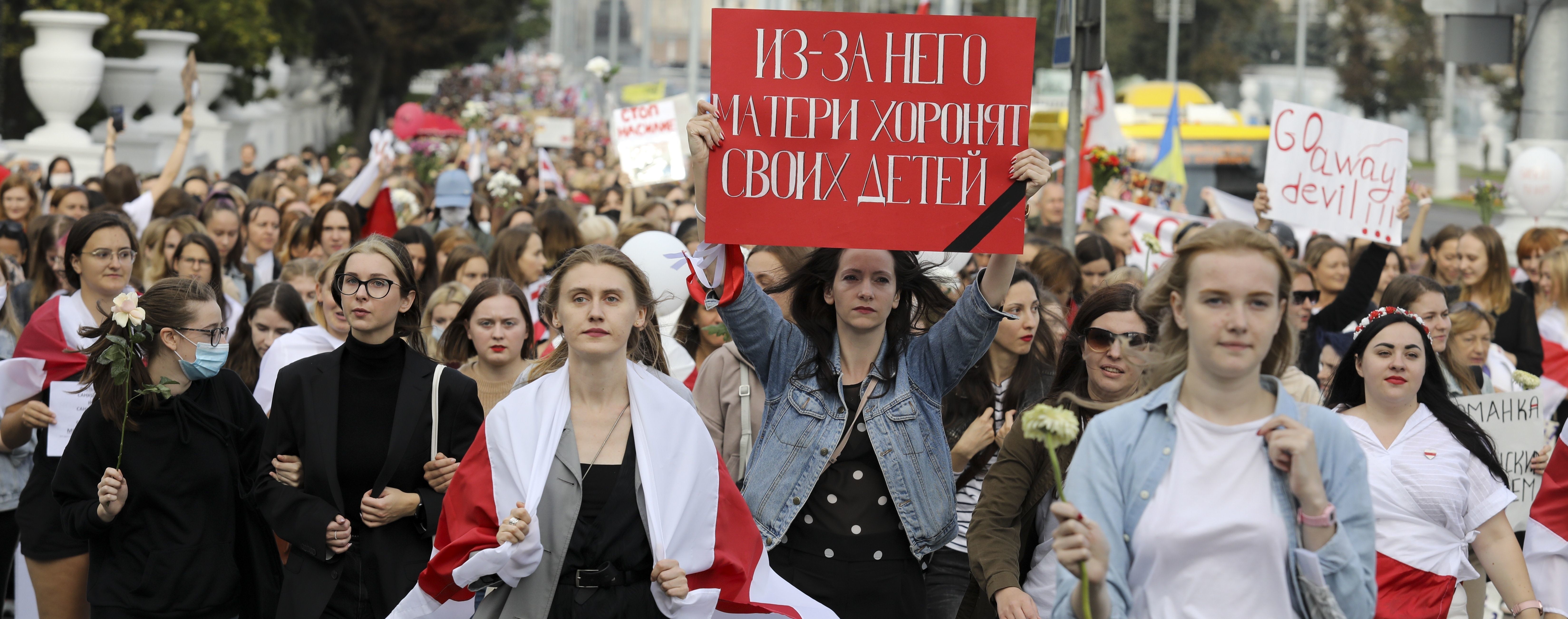 "Задержания были бесчеловечными, нас оттягивали за волосы": как прошел 28-й день протестов в Минске