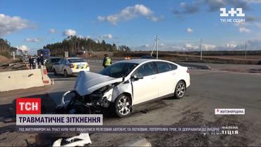 На трассе "Киев-Чоп" под Житомиром столкнулись рейсовый автобус и легковушка