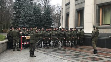 кордон під Радою після звільнення Саакашвілі / © ТСН.ua