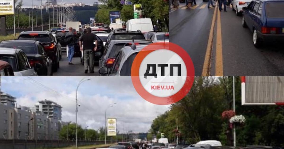 У Києві через акцію протесту перекрили Броварський проспект
