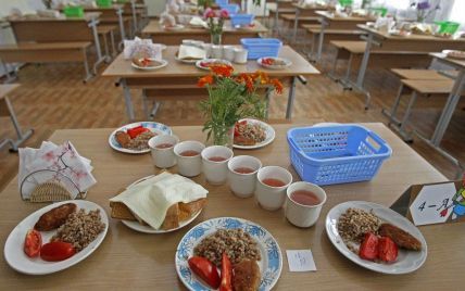 Реформа школьного питания: отныне в украинских учебных заведениях готовят по новым стандартам