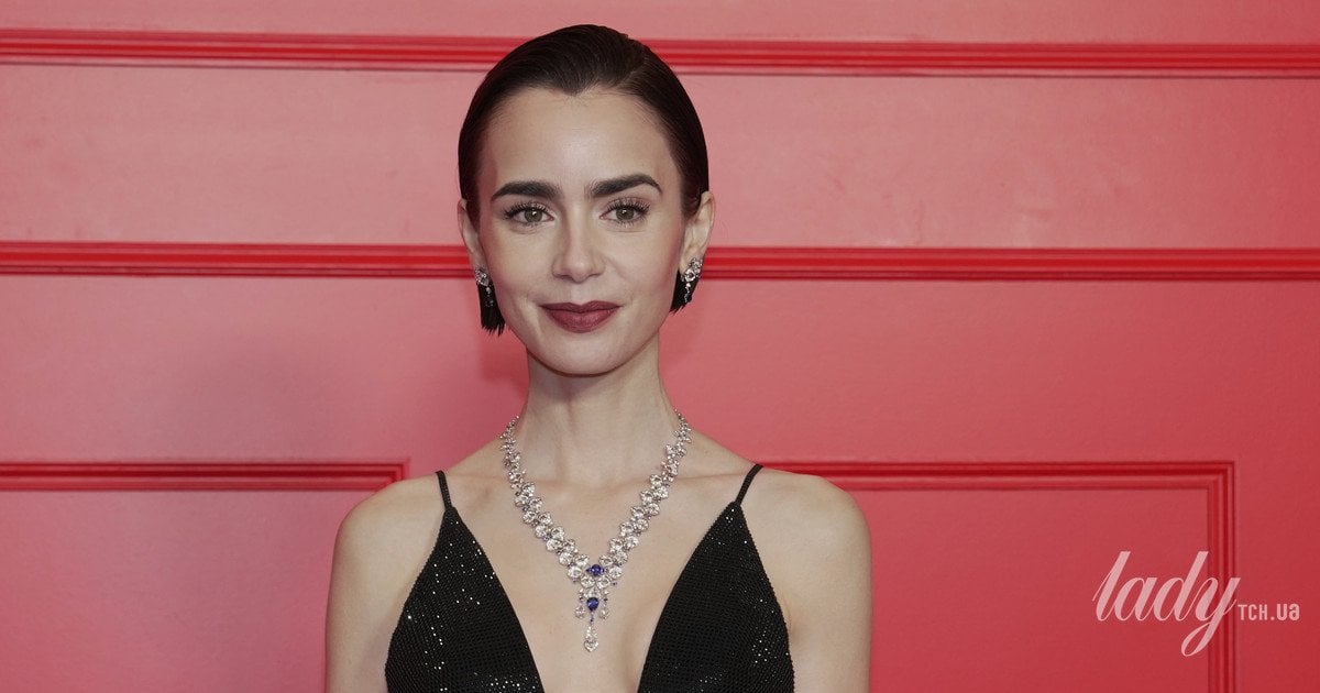 Лілі Коллінз