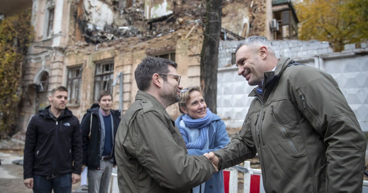 Кличко показав міністру юстиції Німеччини наслідки російських обстрілів у центрі Києва