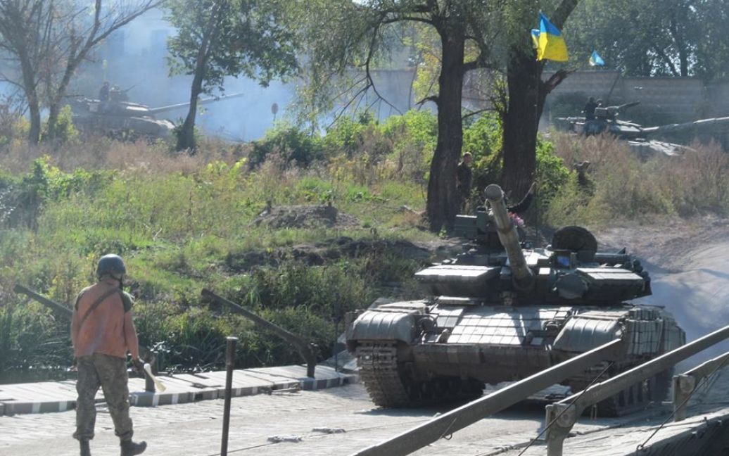 Украинские военные начали отводить танки от линии фронта. / © Facebook/пресс-центр штаба АТО
