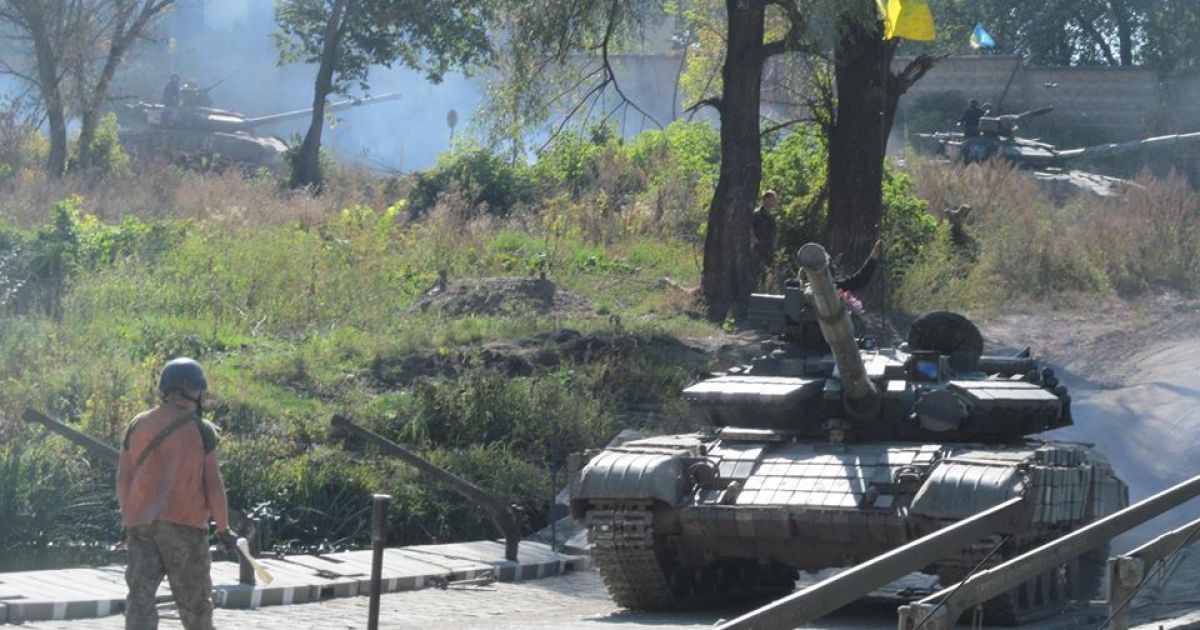 Украинские военные начали отводить танки от линии фронта. / © Facebook/пресс-центр штаба АТО