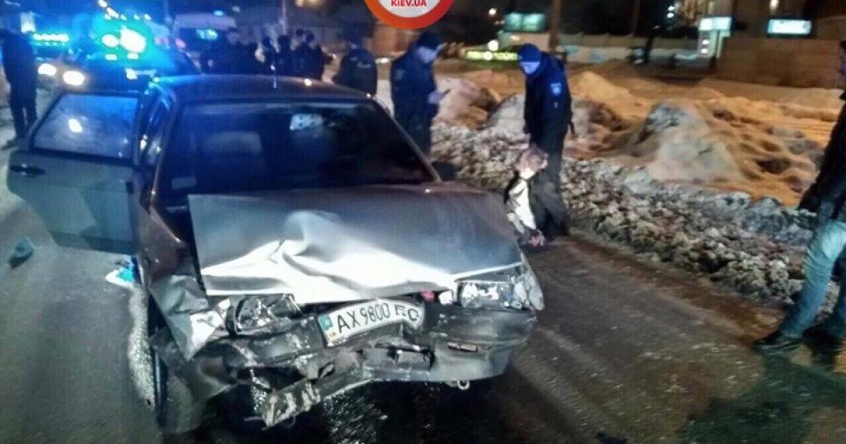 У Харкові п’яний водій із жінкою та 2-річною дитиною у салоні розбив п'ять машин, тікаючи від поліції