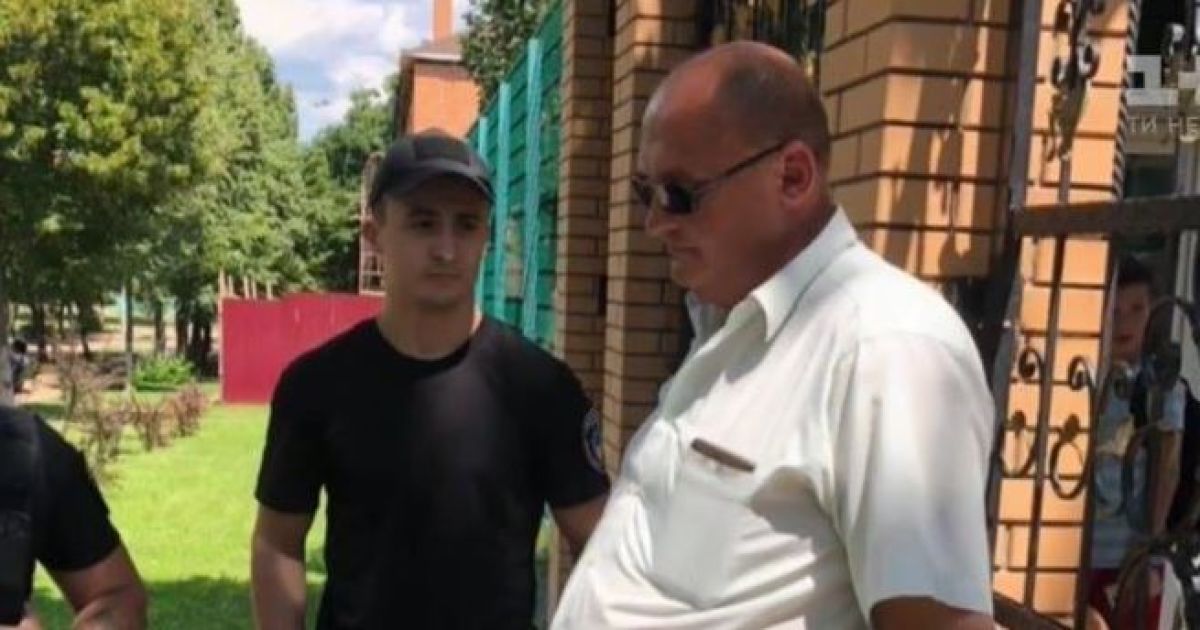 Екс-помічника нардепа, який поцілив в підлітка, взяли під варту на два місяці