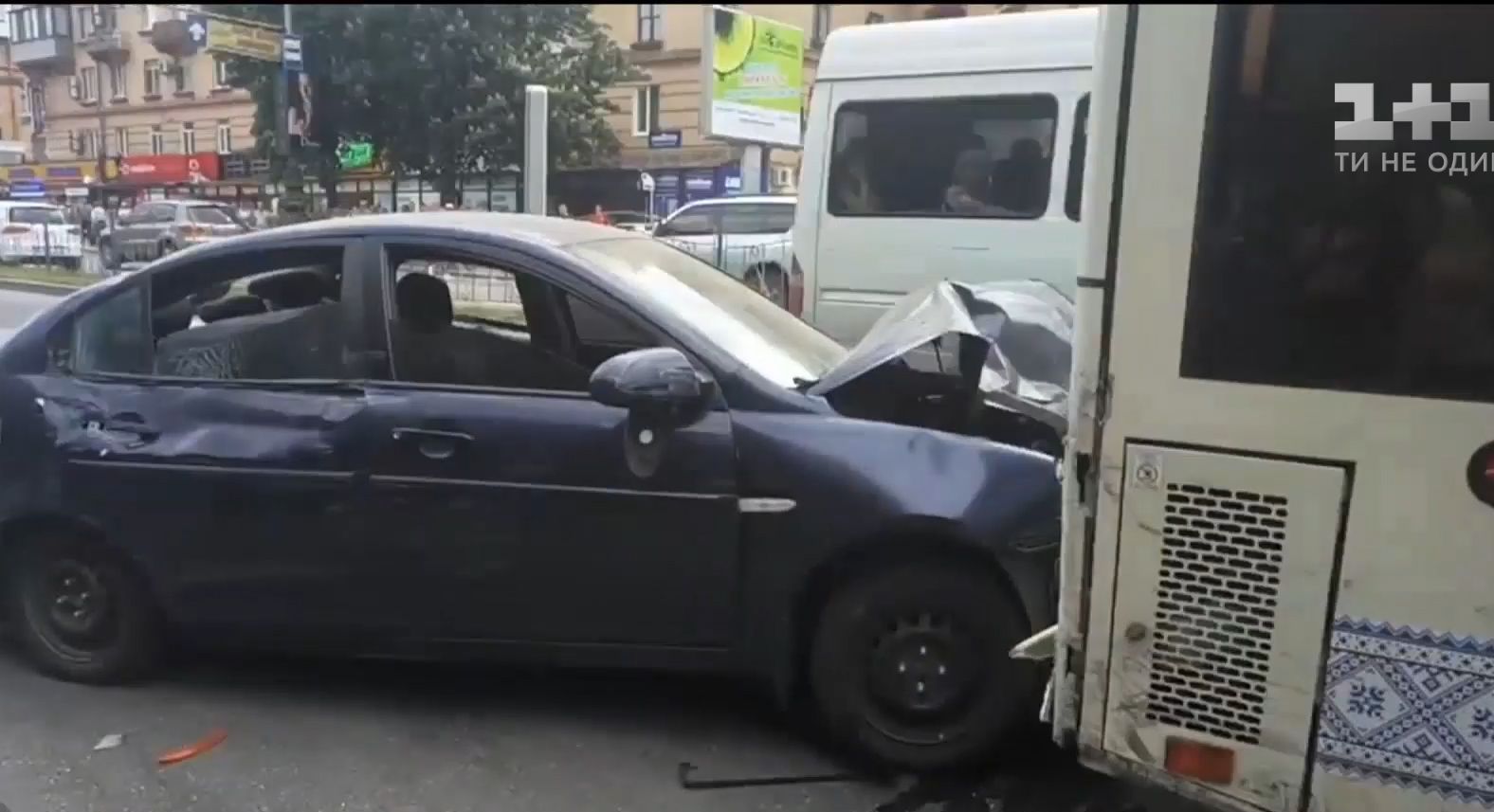 В Запорожье пьяный водитель спровоцировал ДТП с участием десятка автомобилей