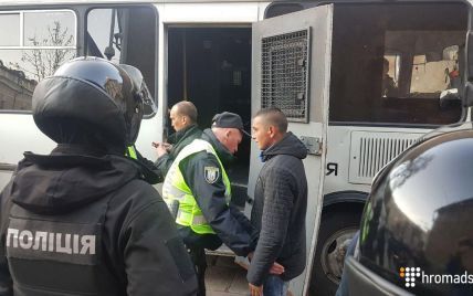 У поліції повідомили про близько 100 затриманих біля Києво-Печерської лаври