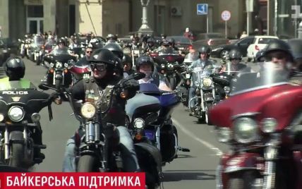 Байкеры поддержали "Евровидение" зрелищным мотопарадом в центре Киева