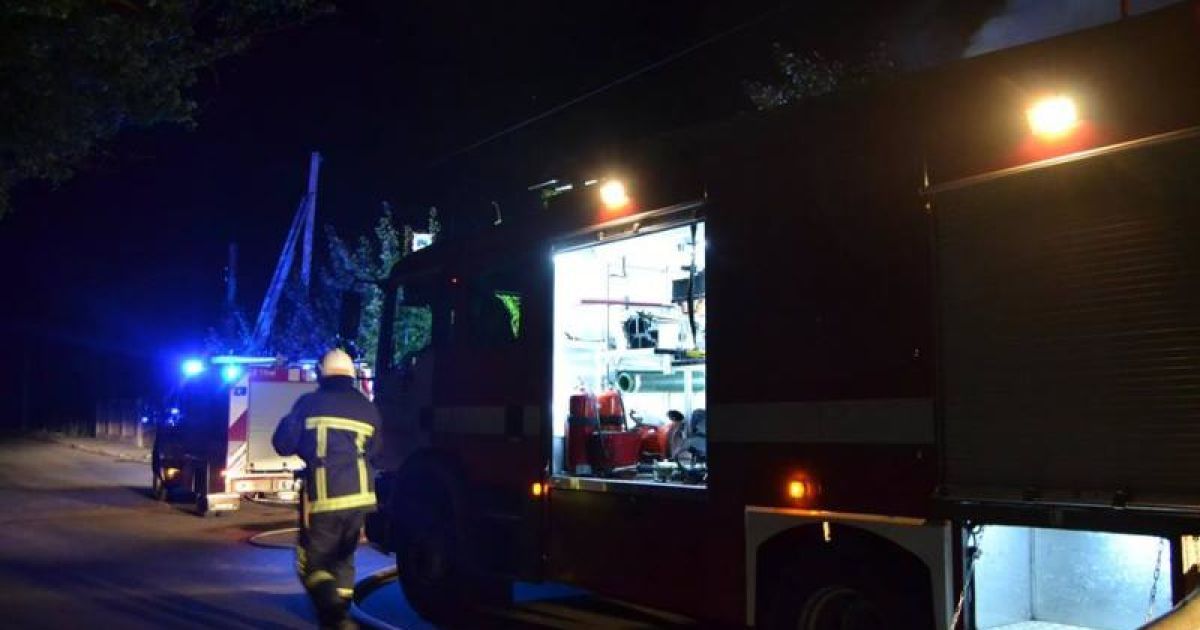 Огонь уничтожил в Киеве три автомобиля. Криминалисты предполагают поджог