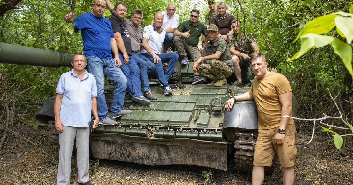 Тимошенко і «Батьківщина» відправили на фронт 25 гуманітарних місій – присвятили важливій даті