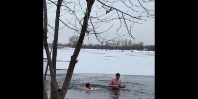 Крещение Господне 2024: звезды нырнули в прорубь