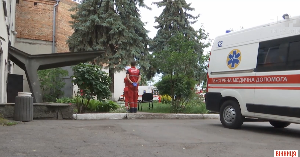 Спалах коронавірусу на вінницькій станції швидкої допомоги: працівники скаржаться на нелюдські умови праці